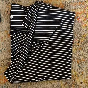 Lululemon Crop Black/White Stripe Size 8